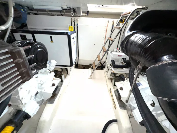 Aviana Joli Yacht Photos Pics 