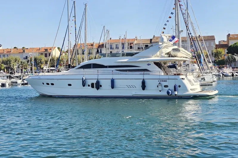 Tivella Yacht Photos Pics VZ 68 FLY