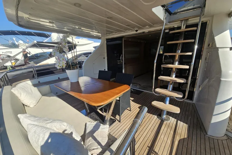 Tivella Yacht Photos Pics Luxurious 2009 VZ 68 FLY yacht deck with seating, table, and staircase.