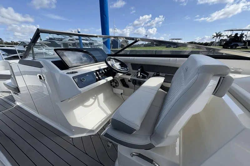 Cheers! Yacht Photos Pics 