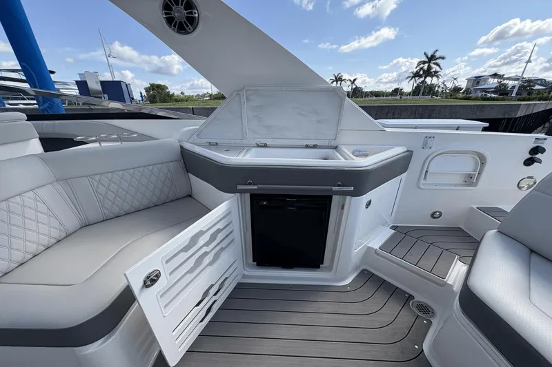 Cheers! Yacht Photos Pics 