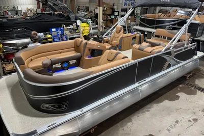 Tahoe LTZ 2385 (CRB) Cruise Rear Bench Tritoon & Honda 4-Stroke EFI