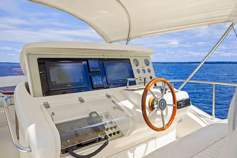 Cetacea Yacht Photos Pics 2008 Mochi Craft Dolphin yacht helm with ocean view and navigation equipment.