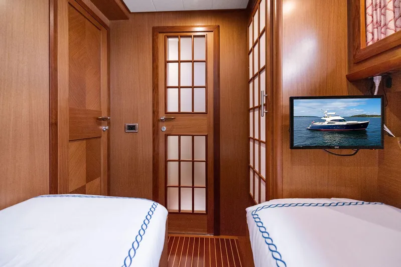 Cetacea Yacht Photos Pics 