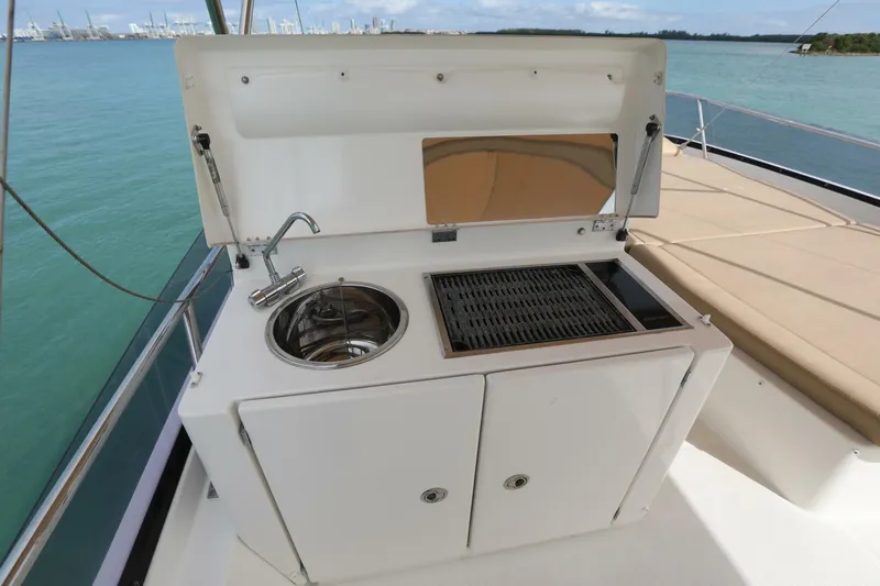 Rebus Yacht Photos Pics 2015 Prestige 550 Fly - Image 21