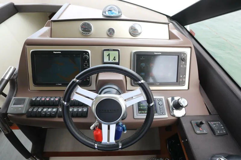 Rebus Yacht Photos Pics 2015 Prestige 550 Fly - Image 35