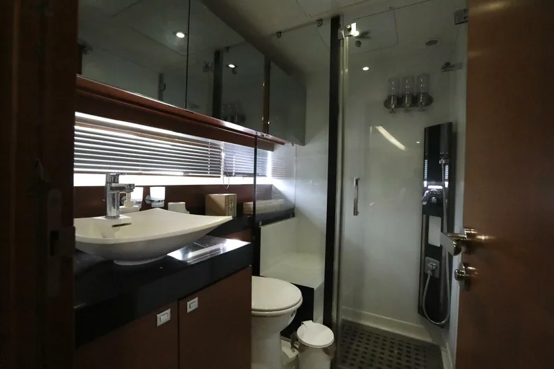 Rebus Yacht Photos Pics 2015 Prestige 550 Fly - Image 41