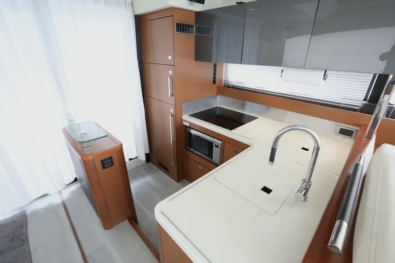 Rebus Yacht Photos Pics 2015 Prestige 550 Fly - Image 30