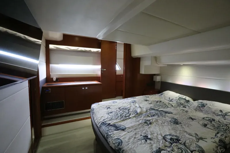 Rebus Yacht Photos Pics 2015 Prestige 550 Fly - Image 45