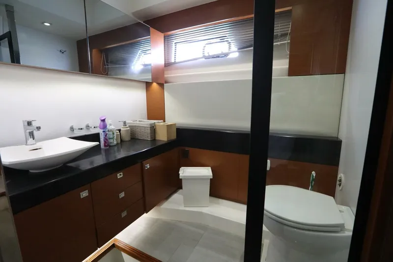 Rebus Yacht Photos Pics 2015 Prestige 550 Fly - Image 46