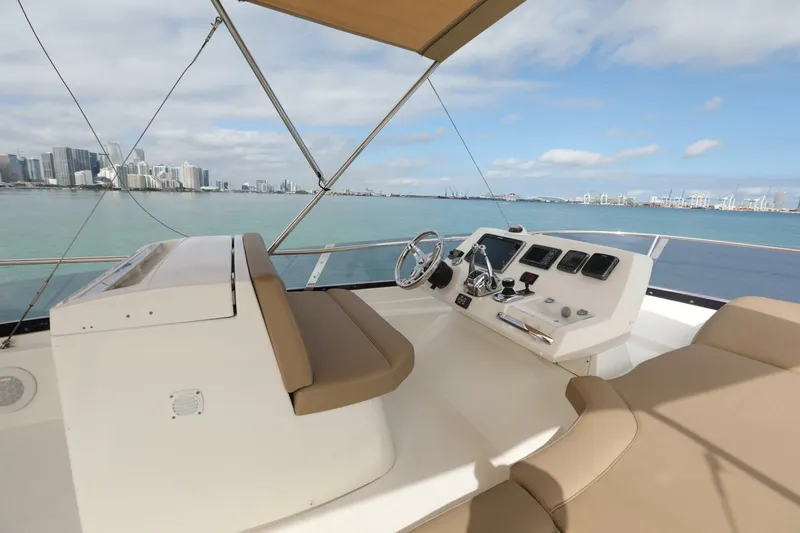 Rebus Yacht Photos Pics 2015 Prestige 550 Fly - Image 4