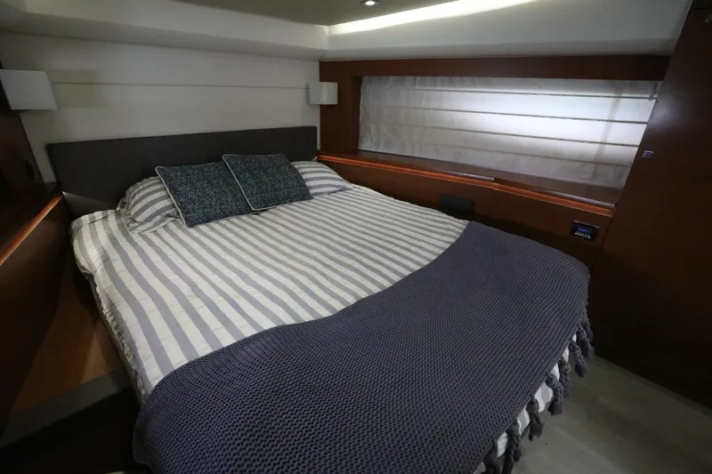 Rebus Yacht Photos Pics 2015 Prestige 550 Fly - Image 6