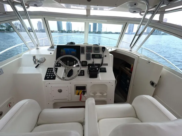  Yacht Photos Pics 2006 Pursuit 34 Drummond Island Runner - Image 12