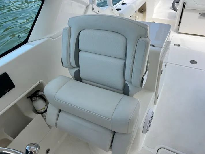  Yacht Photos Pics 2022 Pursuit 266 Dc - Image 20