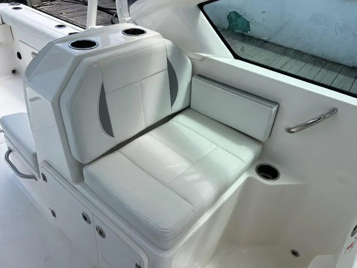  Yacht Photos Pics 2022 Pursuit 266 Dc - Image 19