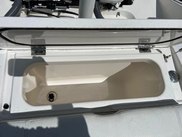  Yacht Photos Pics 2022 Pursuit 266 Dc - Image 44