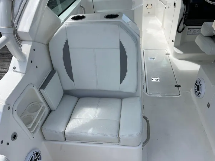  Yacht Photos Pics 2022 Pursuit 266 Dc - Image 32