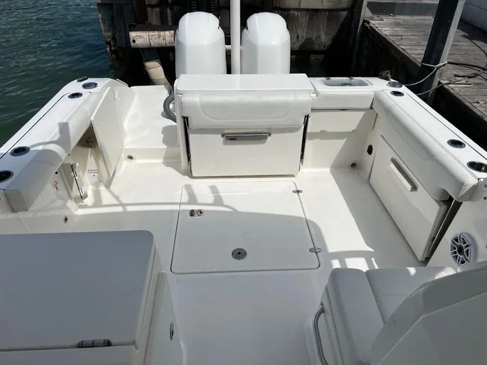  Yacht Photos Pics 2022 Pursuit 266 Dc - Image 29