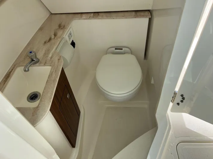  Yacht Photos Pics 2022 Pursuit 266 Dc - Image 39