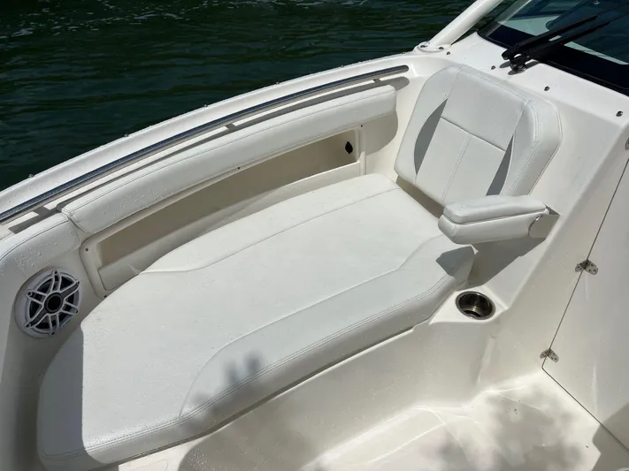  Yacht Photos Pics 2022 Pursuit 266 Dc - Image 16