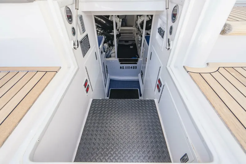 Plan B Yacht Photos Pics 