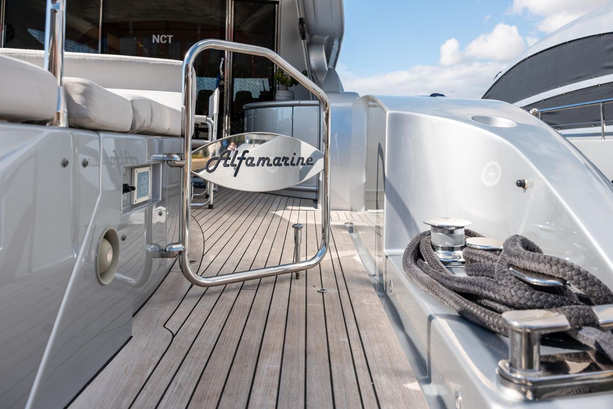 2009 Alfamarine 73 