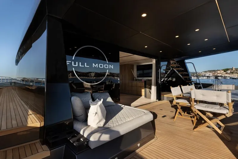 Full Moon Yacht Photos Pics 