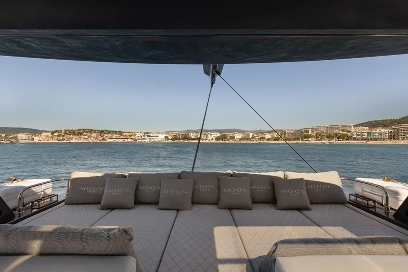 Full Moon Yacht Photos Pics 