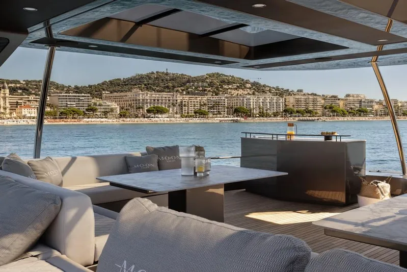 Full Moon Yacht Photos Pics 