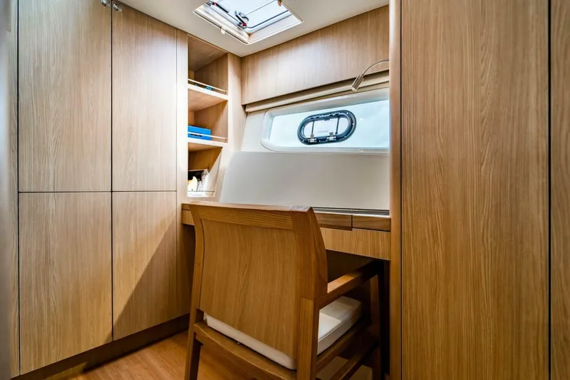 Altair Yacht Photos Pics 2019 Aquila 44 Yacht - Image 18