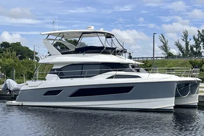 Aquila 44 Yacht