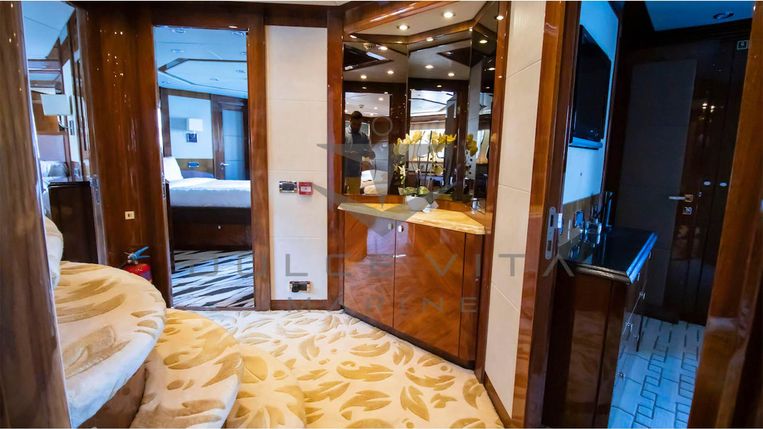 2009-121-sunseeker-37-metre-yacht