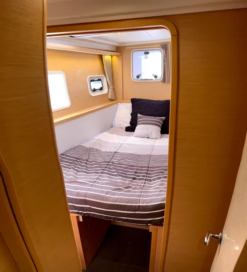 Celestra Yacht Photos Pics 2017 Lagoon 400 S2 cabin interior with cozy bed and porthole windows.