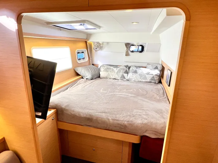 Celestra Yacht Photos Pics Luxurious cabin interior of 2017 Lagoon 400 S2 catamaran with cozy bed and modern design.