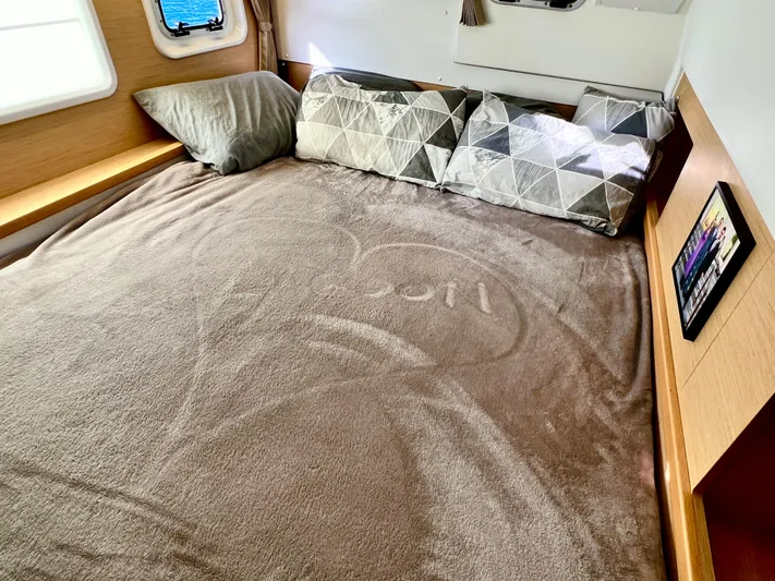 Celestra Yacht Photos Pics Cozy bedroom in 2017 Lagoon 400 S2 catamaran with geometric pillows and soft blanket.