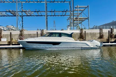 Tiara Yachts 48 LE