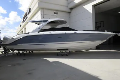 Sea Ray SLX 310 Outboard
