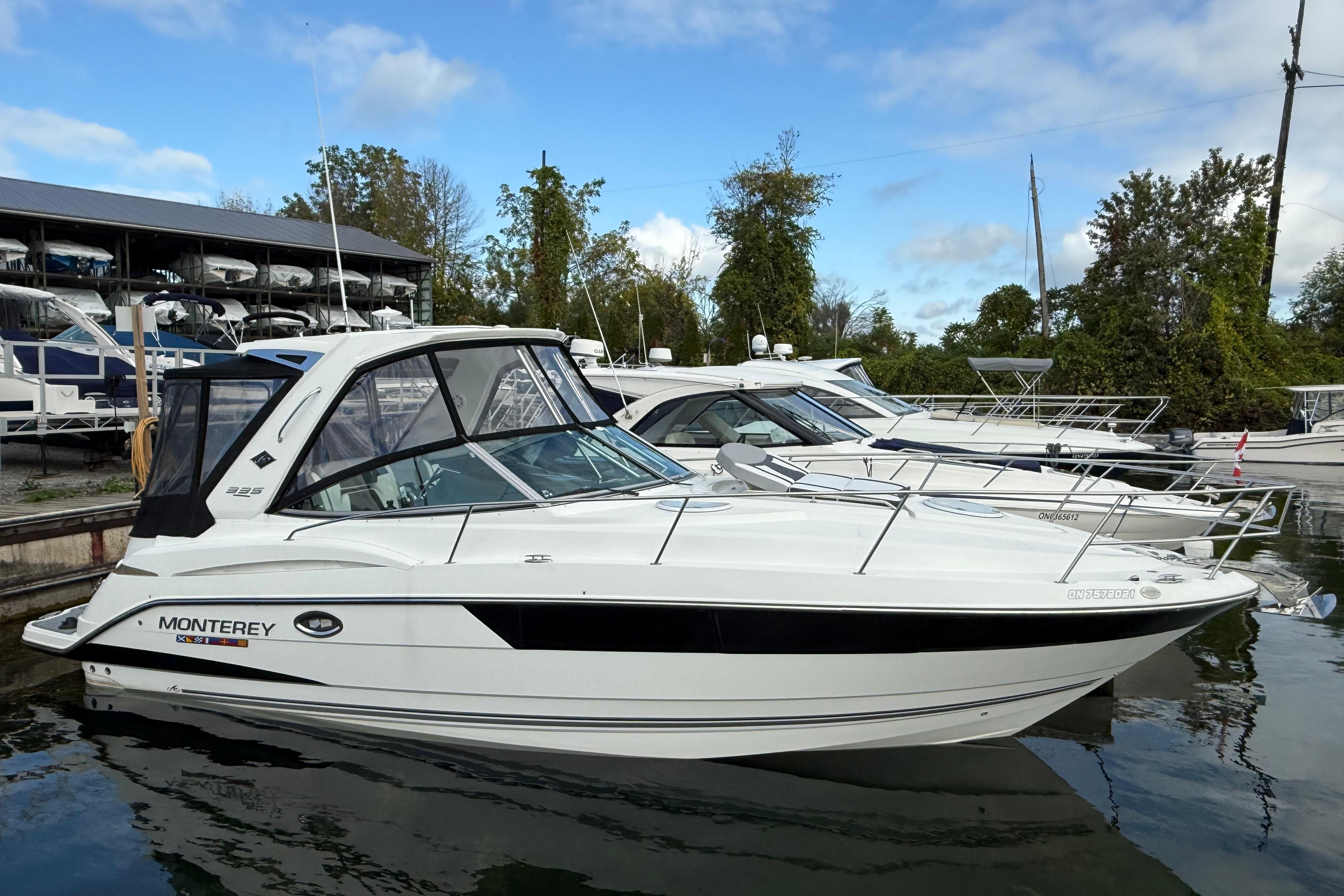 Monterey 335 Sport Yacht