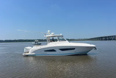 Regal 33 SAV