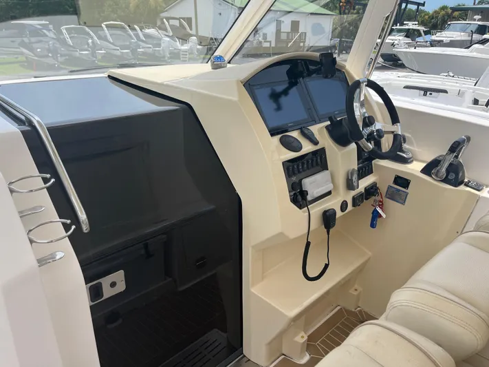  Yacht Photos Pics 2019 Regal 33 SAV boat cockpit with steering wheel and control panel.