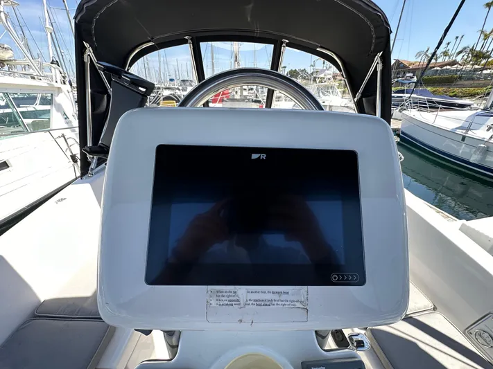 Wind Hunter Yacht Photos Pics Cockpit of 2013 Hunter 33 sailboat with navigation display at marina.