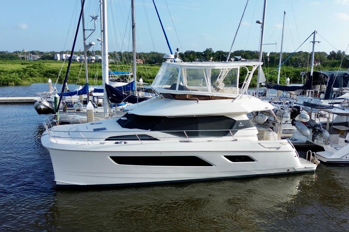 2019 Aquila 44 