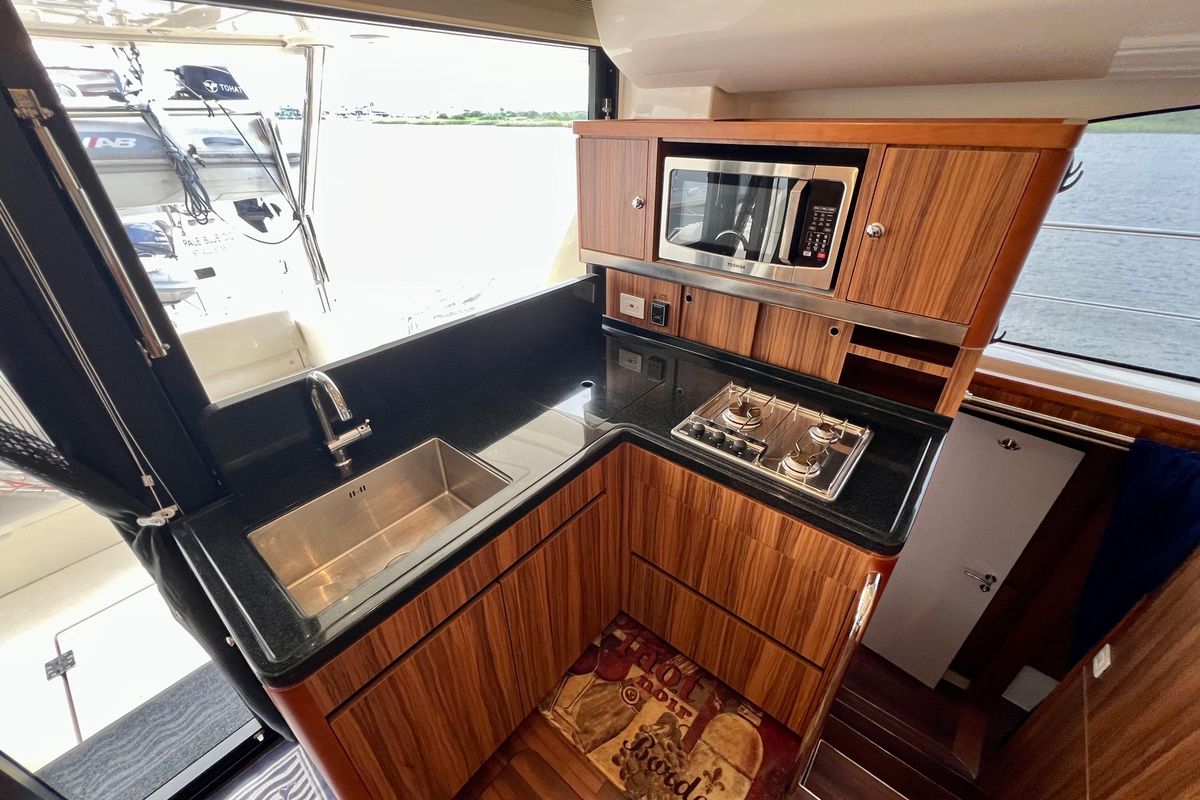 2019 Aquila 44 