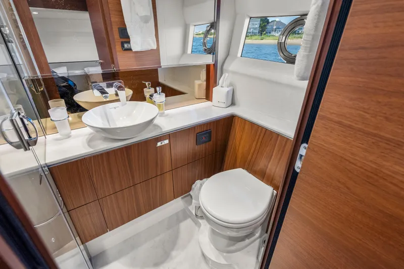 Stumped Yacht Photos Pics Princess F62 Stumped- Forward VIP Stateroom Head