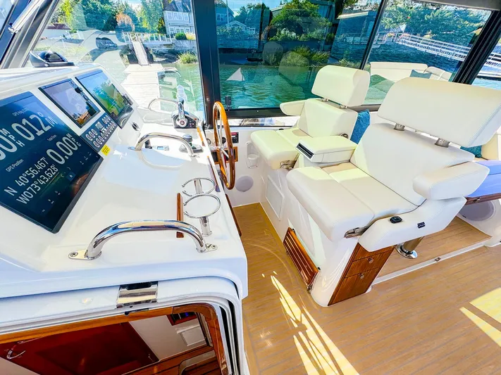 4794tw Yacht Photos Pics Luxurious 2024 MJM 4 yacht interior with modern helm and plush seating.