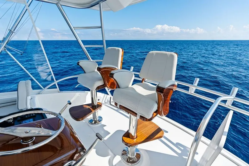 Lollipop Yacht Photos Pics Luxury seating on 2022 Viking 48 Convertible yacht, overlooking the ocean.