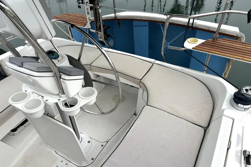 Kokua Yacht Photos Pics Cockpit of 2004 Hunter 33 sailboat with steering wheel and cushioned seating.