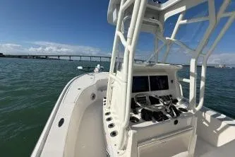  Yacht Photos Pics 2024 SeaVee 270Z boat on water, featuring modern console and clear skies.