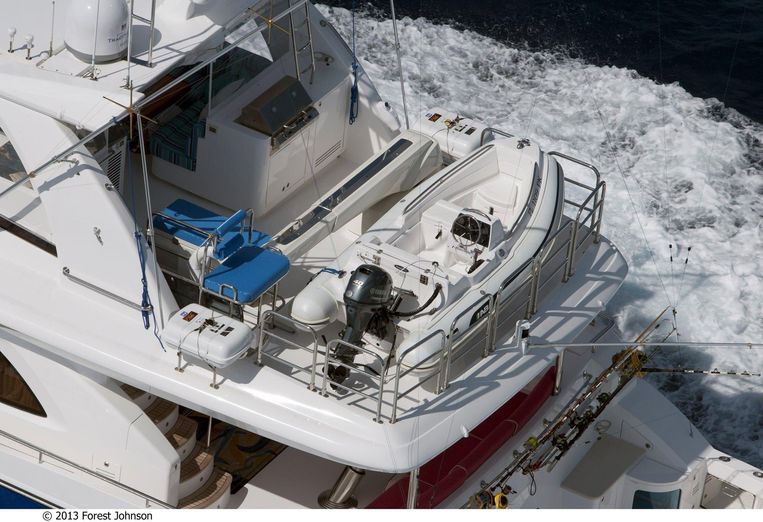 2024-80-johnson-motor-yacht-w-fishing-cockpit