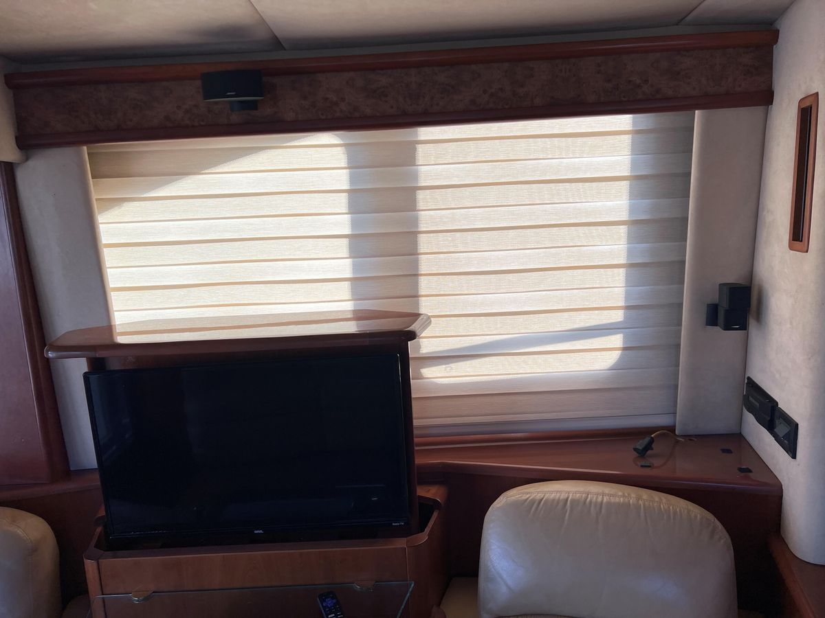 2008 Ovation 52 